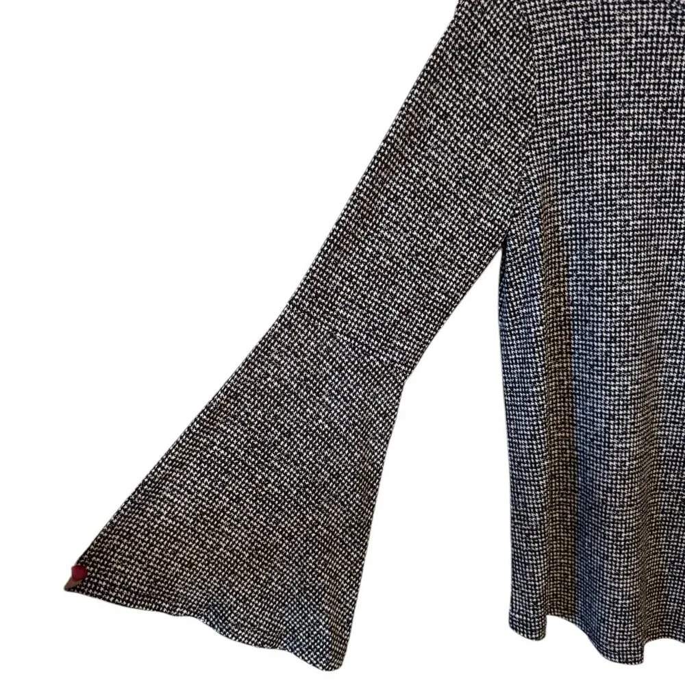 NWT  MICHEAL KORS BEAUTIFUL TOP   NECKLINE DETAIL FLUTED SLEEVES   SMALL   #G